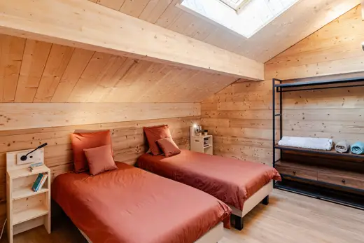 Suite avec deux lits sous velux