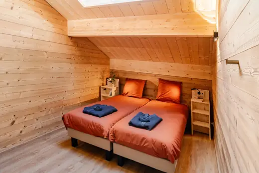 Suite mansardée avec lit double