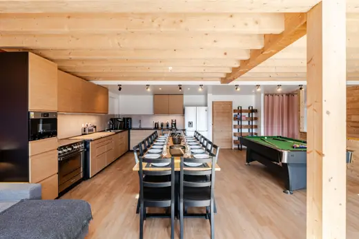 Cuisine, salle à manger et billard