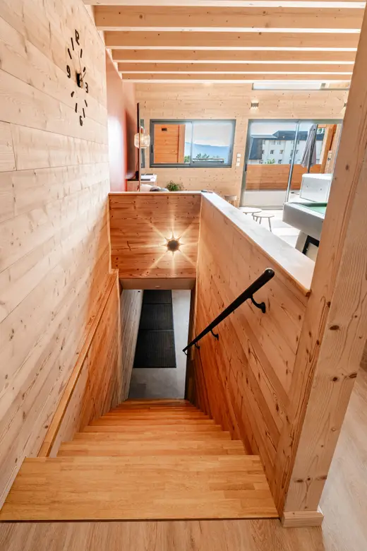 Escalier vers le rez-de-chaussée