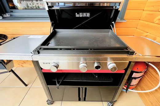 Plancha à gaz sur la terrasse