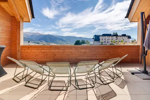 Terrasse avec vue sur les montagnes de Font-Romeu